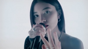 由薫、『メタリックルージュ』OP曲「Rouge」のLYRIC DANCE VIDEOを公開